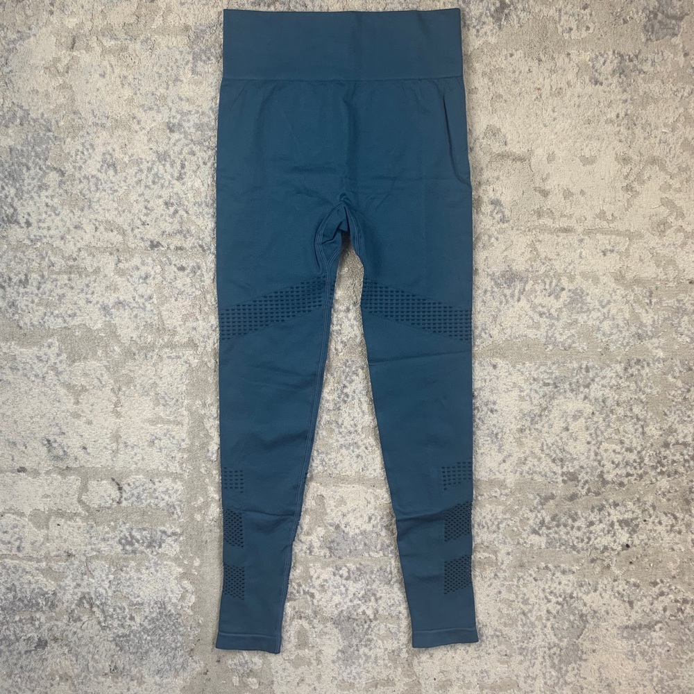 Blue Seamless Workout Yoga Set 🧘🏽♀️🧘♂️ - Picture 7 of 11